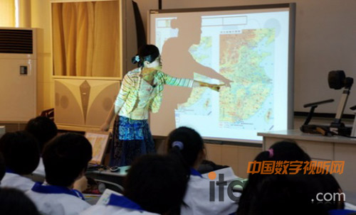 電子白板助檀木林小學構建多媒體課堂