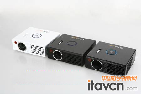 酷樂視LED微型投影機UTV