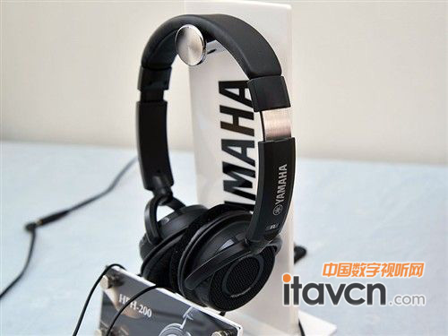 雅馬哈首款頭戴耳機HPH-200