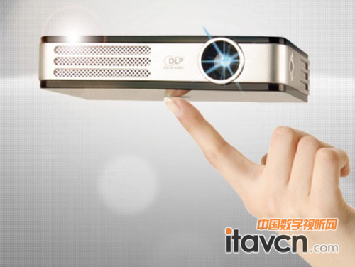 來自Vivitek麗訊的指尖晶靈QUMI Q2